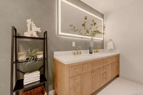 Bath - 4222 Helix Del Sur, La Mesa, CA 91941 photo 5 of 8