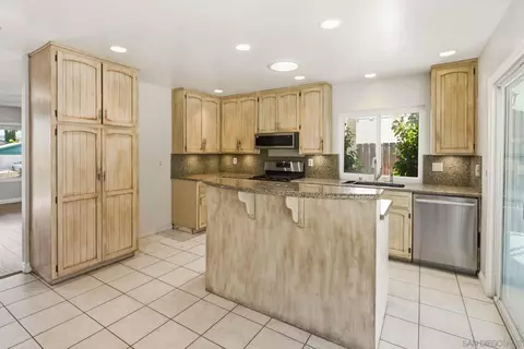 Kitchen - 14550 Dehia St, Poway, CA 92064 photo 2 of 2