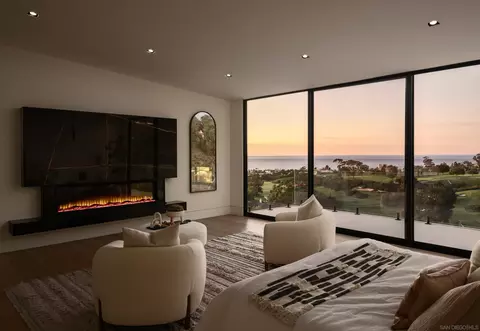 Bedroom - 6627 Muirlands Dr, La Jolla, CA 92037 photo 2 of 5