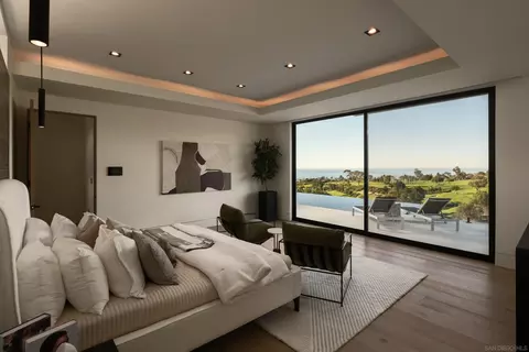 Bedroom - 6627 Muirlands Dr, La Jolla, CA 92037 photo 4 of 5