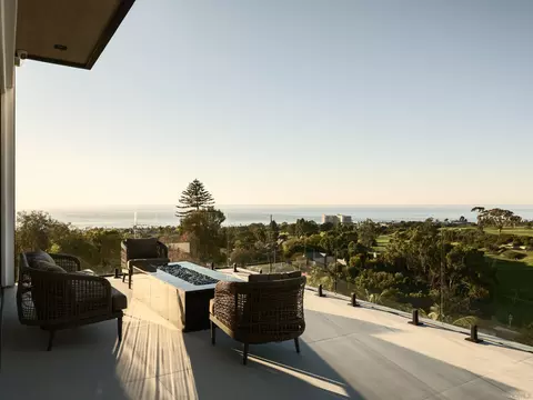 View/Area - 6627 Muirlands Dr, La Jolla, CA 92037 photo 2 of 5