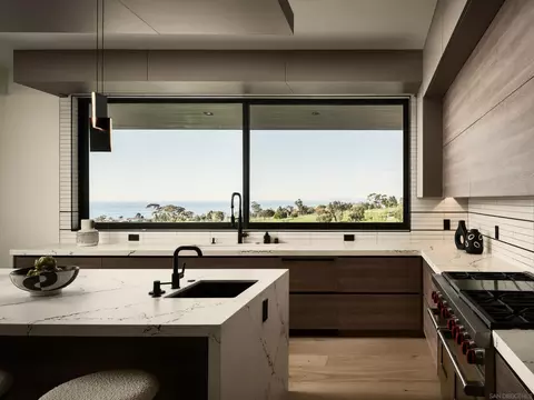 Kitchen - 6627 Muirlands Dr, La Jolla, CA 92037 photo 3 of 3