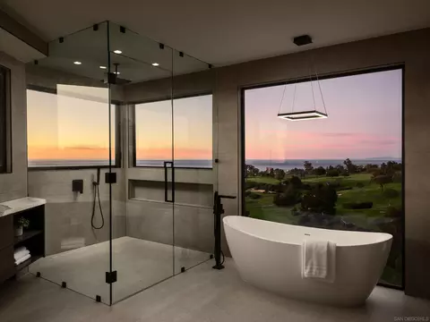 Bath - 6627 Muirlands Dr, La Jolla, CA 92037 photo 2 of 5