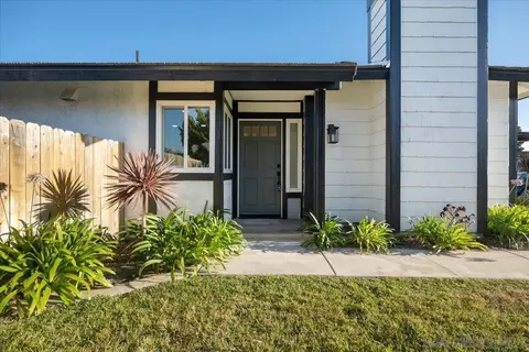 742 Foxwood, Oceanside, CA 92057 photo 2