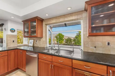 Kitchen - 10035 Verbena Ln, Spring Valley, CA 91977 photo 4 of 6