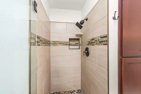 Bath - 10035 Verbena Ln, Spring Valley, CA 91977 photo 3 of 4