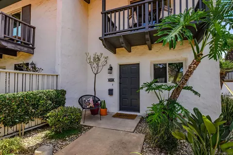 4202 Loma Riviera Ln, San Diego, CA 92110