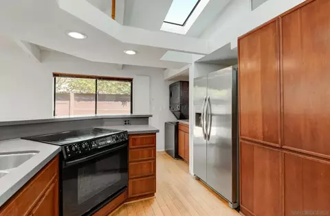 Kitchen - 1506 Park View Pl, Coronado, CA 92118 photo 2 of 3