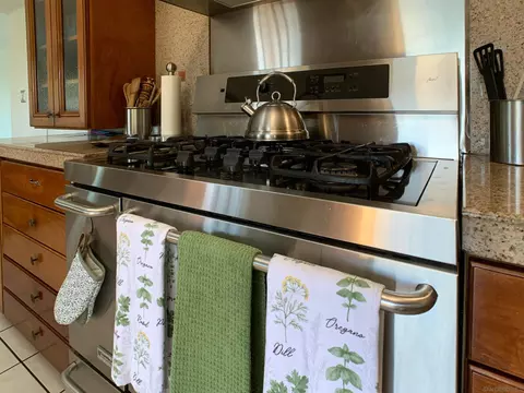 Kitchen - 3606 Hartzel Dr, Spring Valley, CA 91977 photo 4 of 7