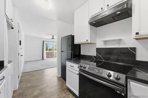 Kitchen - 405 Requeza St #H12, Encinitas, CA 92024 photo 2 of 2