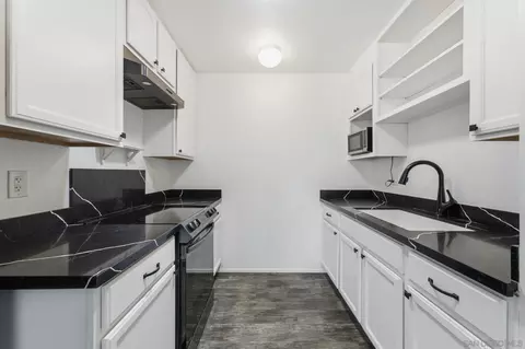 Kitchen - 405 Requeza St #H12, Encinitas, CA 92024 photo 1 of 2