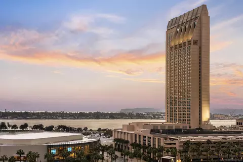 555 Front St #1302, San Diego, CA 92101