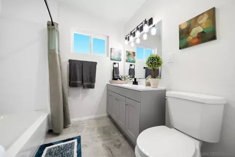 Bath - 817 Arboleda Rd, El Cajon, CA 92021 photo 2 of 4