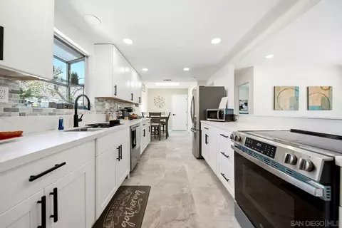 Kitchen - 817 Arboleda Rd, El Cajon, CA 92021 photo 3 of 4