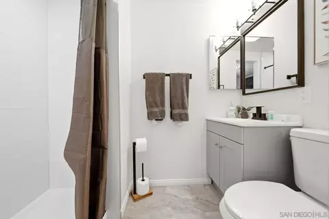 Bath - 817 Arboleda Rd, El Cajon, CA 92021 photo 4 of 4