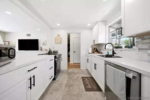 Kitchen - 817 Arboleda Rd, El Cajon, CA 92021 photo 2 of 4