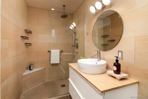 Bath - 2144 Cordero Rd, Del Mar, CA 92014 photo 2 of 2