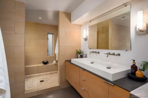 Bath - 2144 Cordero Rd, Del Mar, CA 92014 photo 1 of 2
