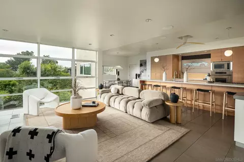 Living - 2144 Cordero Rd, Del Mar, CA 92014 photo 2 of 3