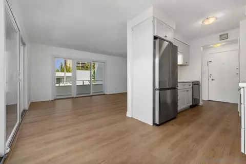 Living - 2368 Torrey Pines Rd #63, La Jolla, CA 92037 photo 6 of 7