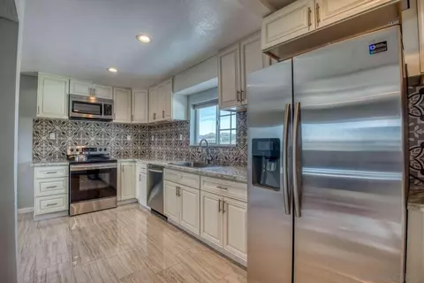 Kitchen - 45050 Camaron Rd, Temecula, CA 92590 photo 4 of 4