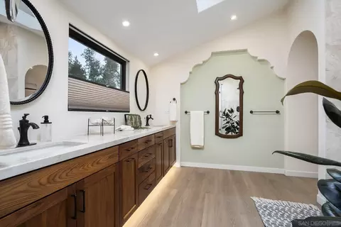 Bath - 4784 Jeffer, La Mesa, CA 91941 photo 5 of 9