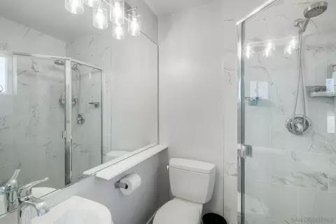 Bath - 14552 Topsham St, Poway, CA 92064 photo 2 of 5