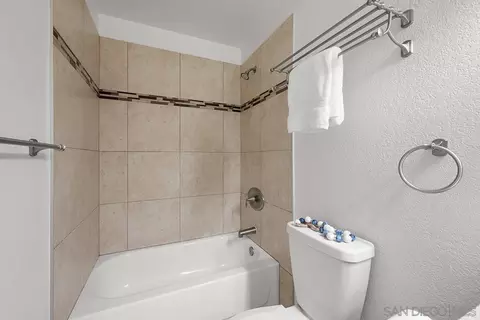 Bath - 2848 Glen Canyon Cir, Spring Valley, CA 91977 photo 2 of 4