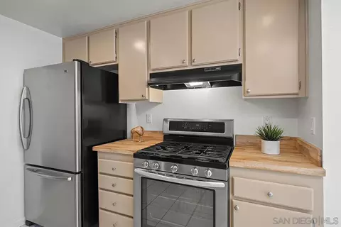 Kitchen - 2848 Glen Canyon Cir, Spring Valley, CA 91977 photo 4 of 5