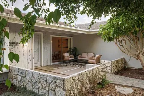Exterior - 2855 Cliffridge Ct, La Jolla, CA 92037 photo 2 of 9