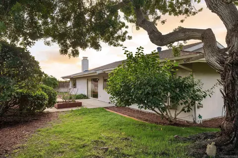 Exterior - 2855 Cliffridge Ct, La Jolla, CA 92037 photo 7 of 9