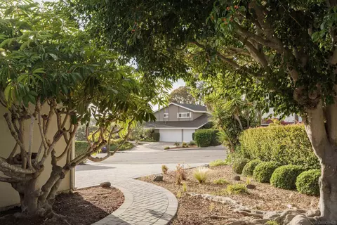 Exterior - 2855 Cliffridge Ct, La Jolla, CA 92037 photo 4 of 9