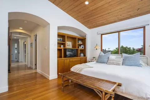 Bedroom - 355 Glencrest, Solana Beach, CA 92075 photo 3 of 7
