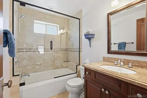 Bath - 935 F Ave, Coronado, CA 92118 photo 6 of 6