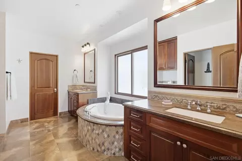 Bath - 935 F Ave, Coronado, CA 92118 photo 4 of 6