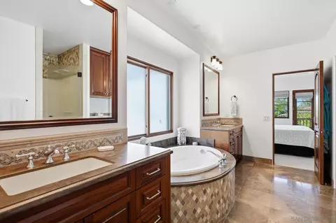 Bath - 935 F Ave, Coronado, CA 92118 photo 3 of 6
