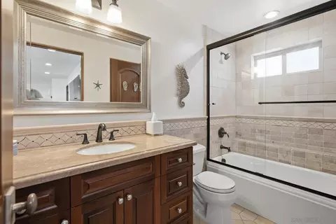 Bath - 935 F Ave, Coronado, CA 92118 photo 2 of 6