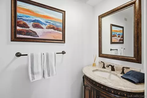 Bath - 935 F Ave, Coronado, CA 92118 photo 1 of 6