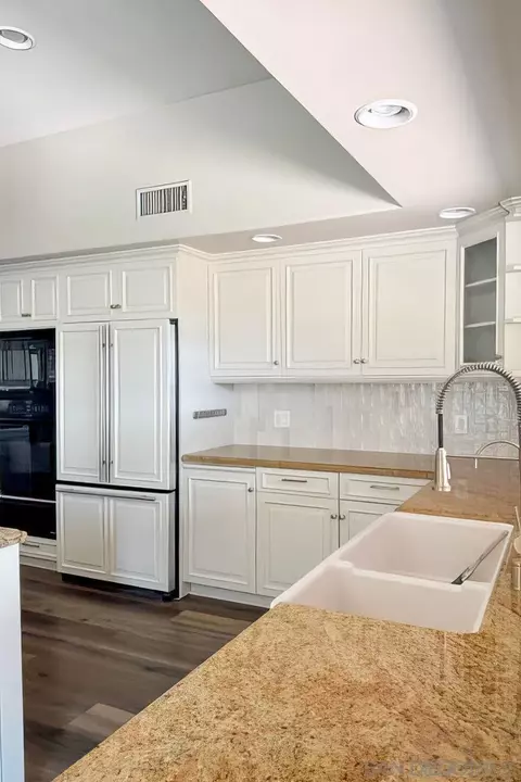 Kitchen - 2736 Via Chinarros, Alpine, CA 91901 photo 4 of 5