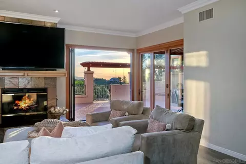 Living - 2736 Via Chinarros, Alpine, CA 91901 photo 3 of 6