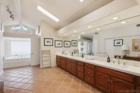 Bath - 3548 Rosa Way, Fallbrook, CA 92028 photo 1 of 7