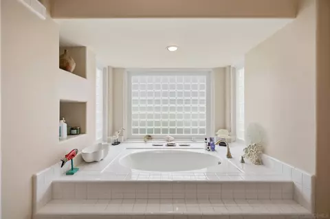 Bath - 3548 Rosa Way, Fallbrook, CA 92028 photo 2 of 7