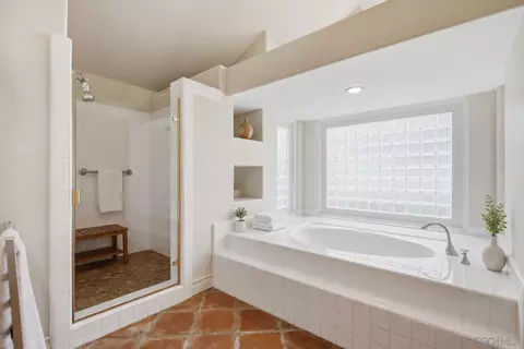 Bath - 3548 Rosa Way, Fallbrook, CA 92028 photo 3 of 7