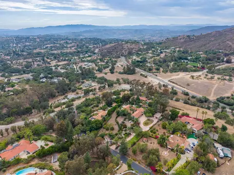 View/Area - 3548 Rosa Way, Fallbrook, CA 92028 photo 4 of 9