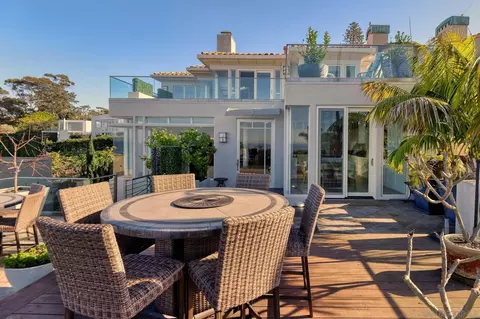 Exterior - 7825 Prospect Pl, La Jolla, CA 92037 photo 2 of 2