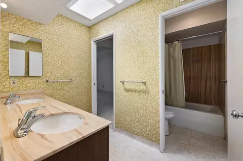 Bath - 1685 Calle De Cinco, La Jolla, CA 92037 photo 3 of 3