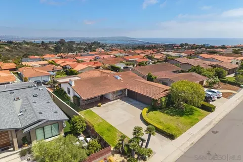 View/Area - 1685 Calle De Cinco, La Jolla, CA 92037 photo 3 of 3