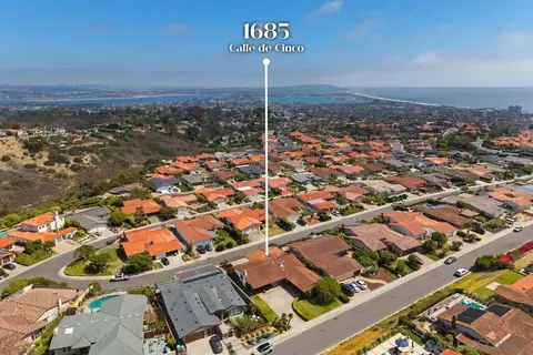 View/Area - 1685 Calle De Cinco, La Jolla, CA 92037 photo 2 of 3
