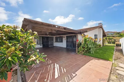 Exterior - 1685 Calle De Cinco, La Jolla, CA 92037 photo 3 of 4