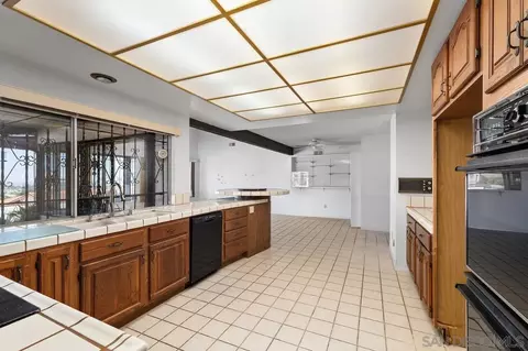 Kitchen - 1685 Calle De Cinco, La Jolla, CA 92037 photo 1 of 1